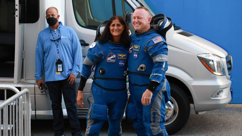 Commander Butch Wilmore (R) and Pilot Suni Williams (L)